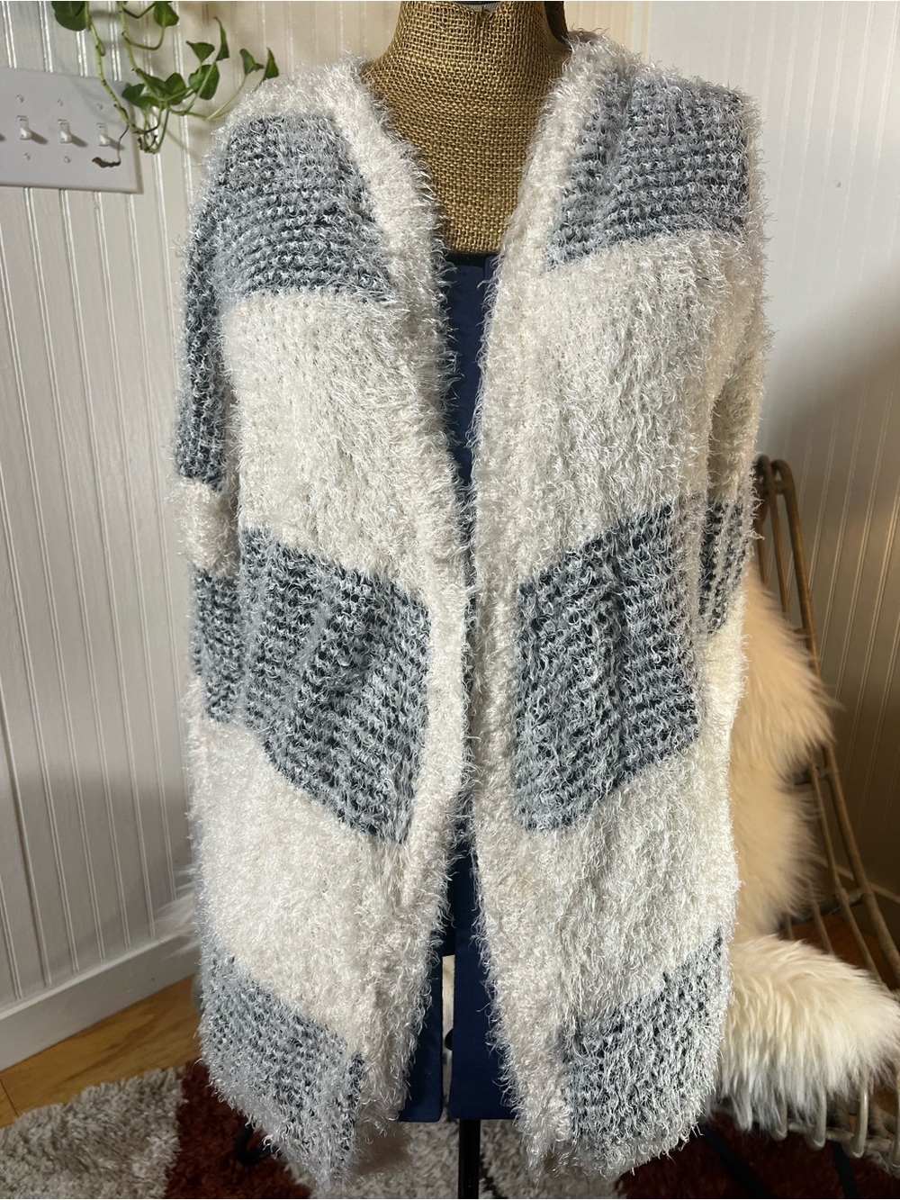 Pink Rose Gray & White Fuzzy Open-Front Cardigan Shrug